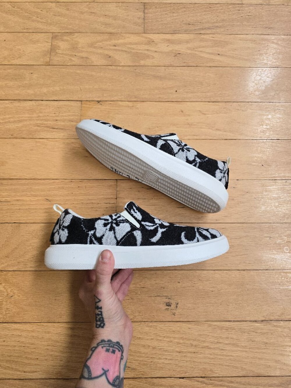 Woolloomooloo | Byron black white tropical floral wool sneakers | WMS 6